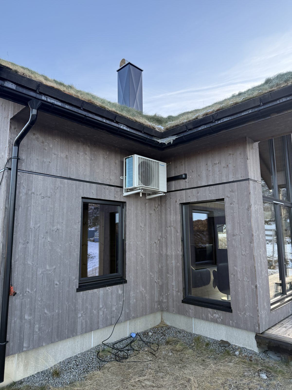 Daikin utedel på hytte med torvtak i Åseral